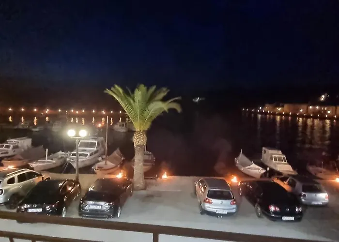 아파트 Charming Entire In Raie With Security And Comfort