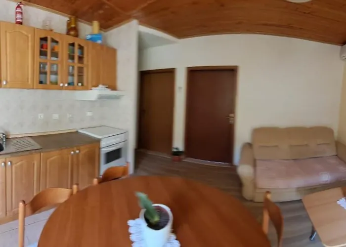 Charming Entire In Raie With Security And Comfort 아파트 *