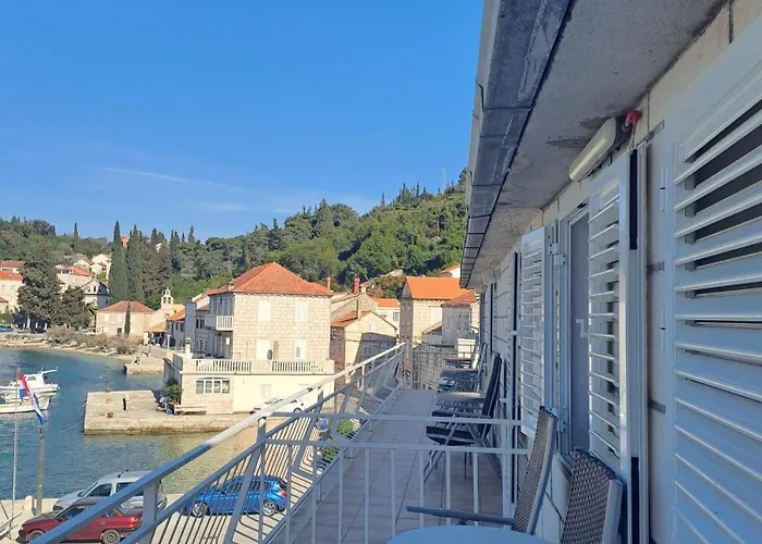 아파트 Charming Entire In Raie With Security And Comfort