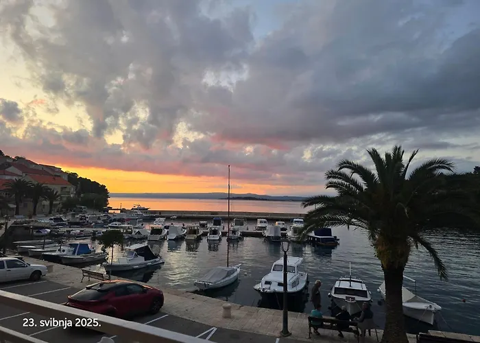 Charming Entire In Raie With Security And Comfort