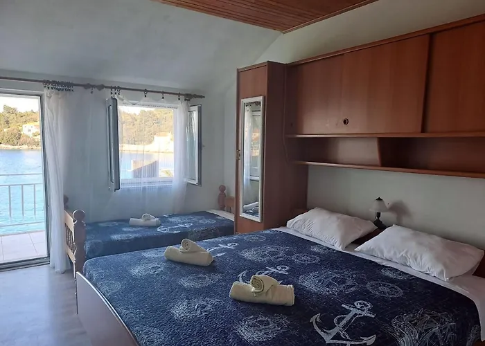 아파트 Charming Entire In Raie With Security And Comfort